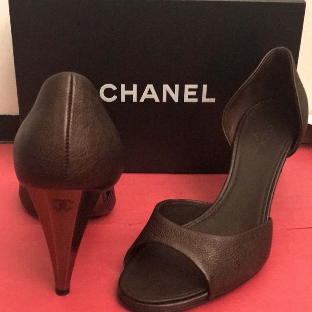 ❤️CHANEL heels- RARE❤️